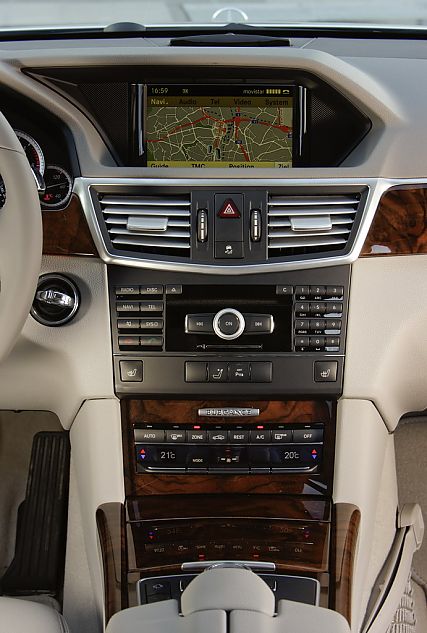 奔驰新E级官方资料图内饰