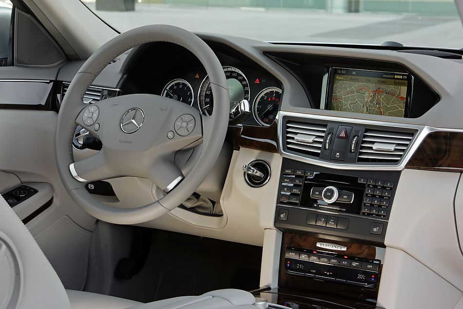 奔驰新E级官方资料图内饰