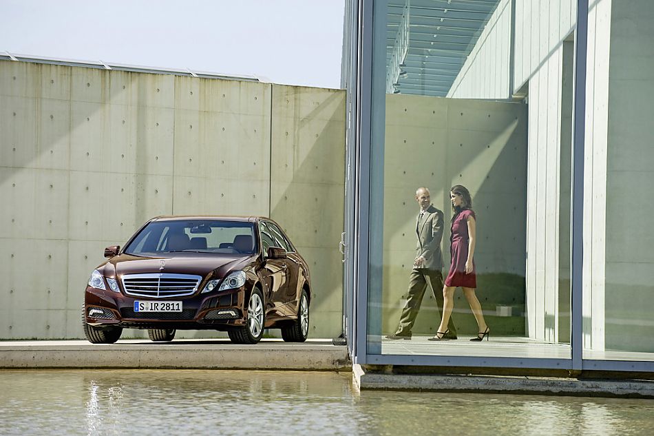 奔驰新E级官方资料图外观