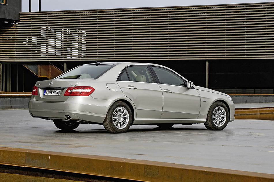 奔驰新E级官方资料图外观