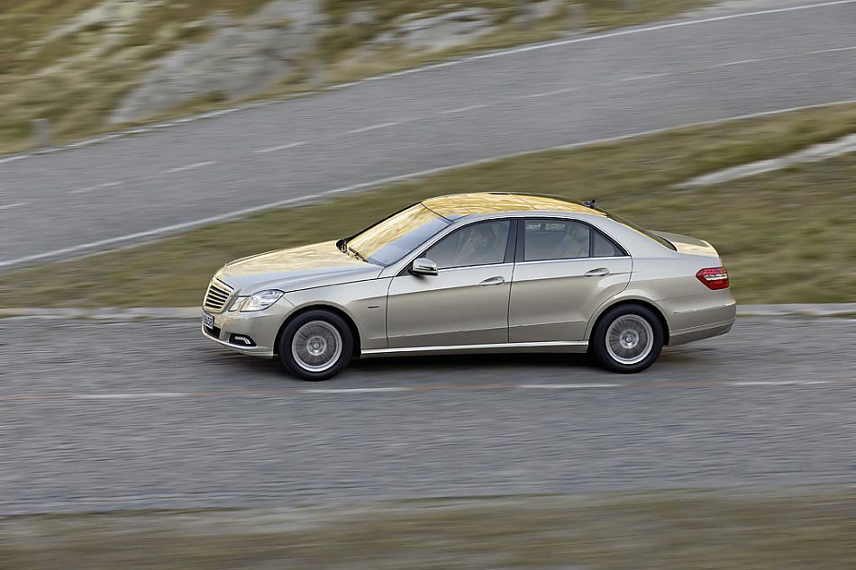 奔驰新E级官方资料图外观