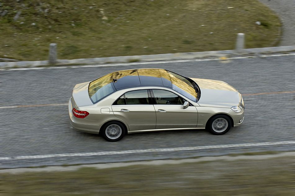 奔驰新E级官方资料图外观