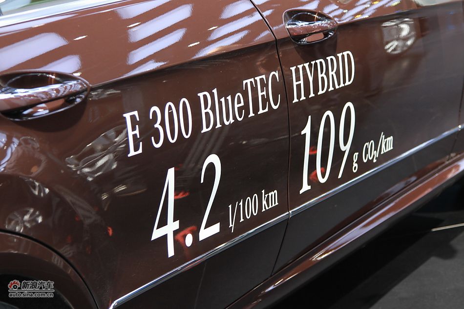 奔驰E300混动