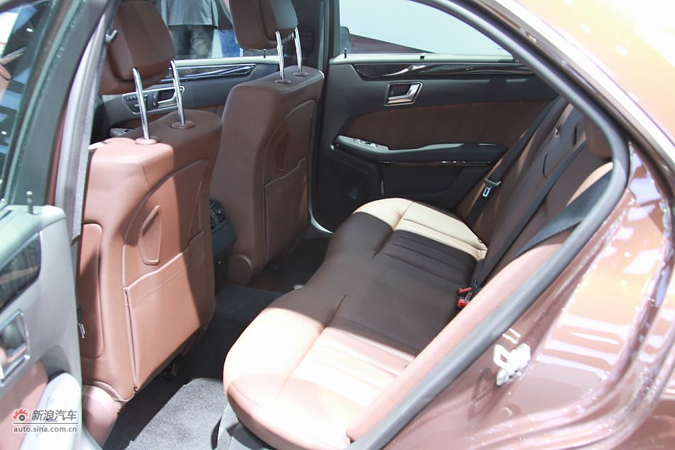奔驰E400混动
