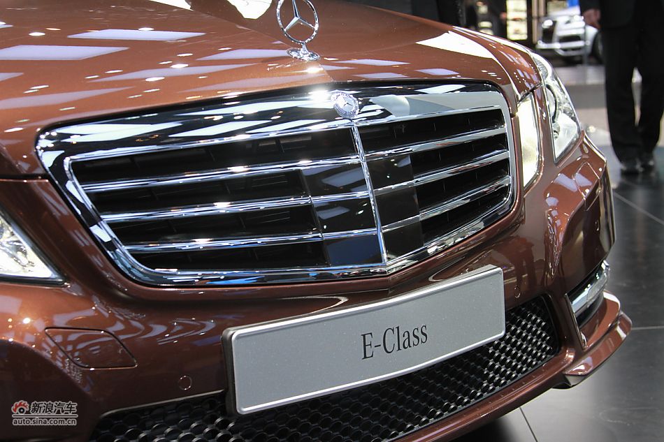 奔驰E300混动