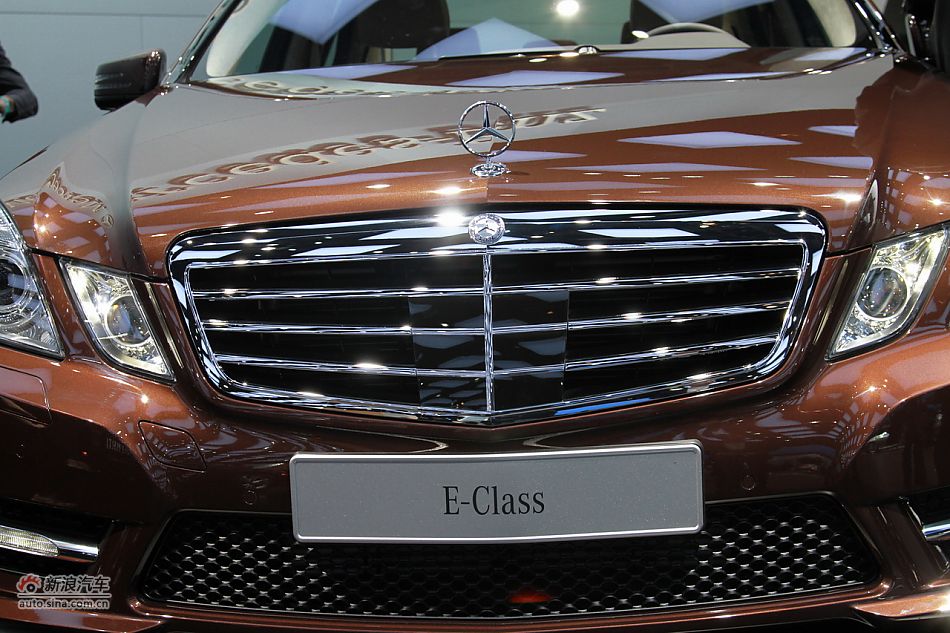 奔驰E300混动