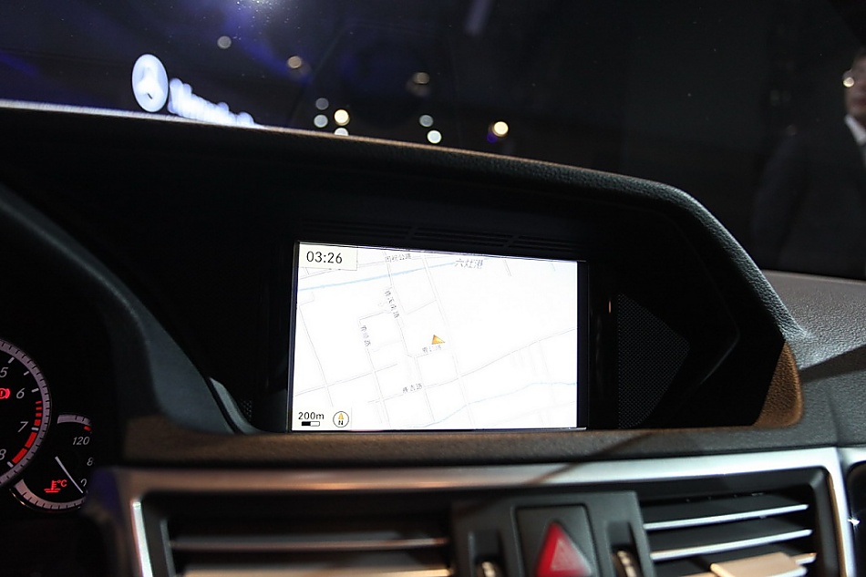 梅赛德斯-奔驰新E系轿车内饰