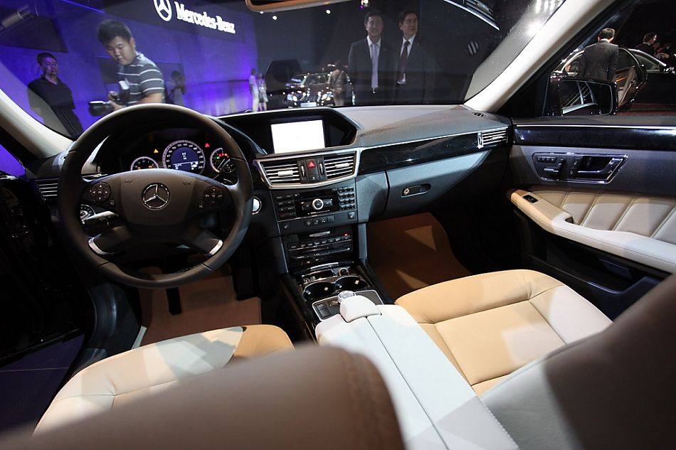 梅赛德斯-奔驰新E系轿车内饰