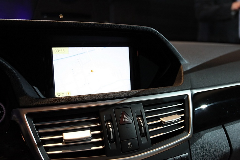 梅赛德斯-奔驰新E系轿车内饰