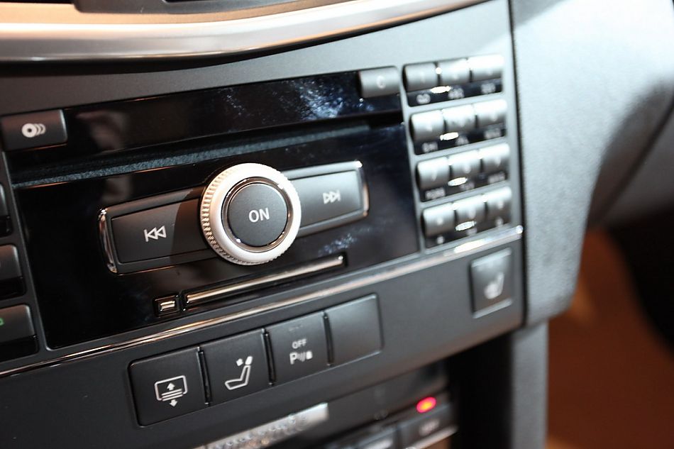 梅赛德斯-奔驰新E系轿车内饰