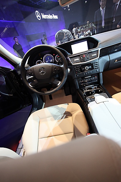 梅赛德斯-奔驰新E系轿车内饰