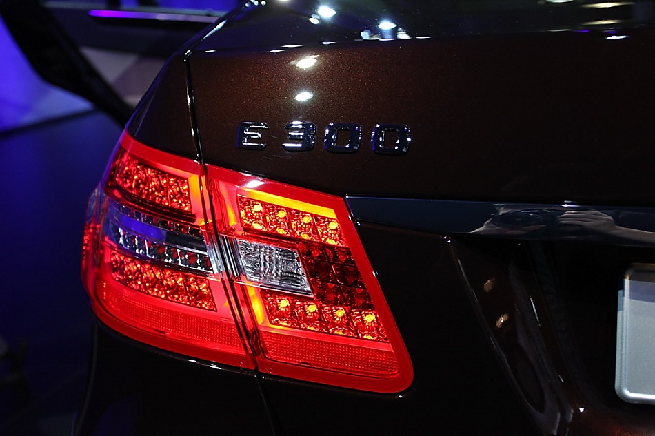 梅赛德斯-奔驰新E系轿车外观