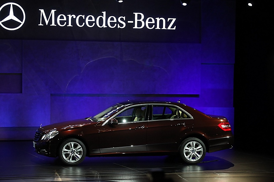 梅赛德斯-奔驰新E系轿车外观