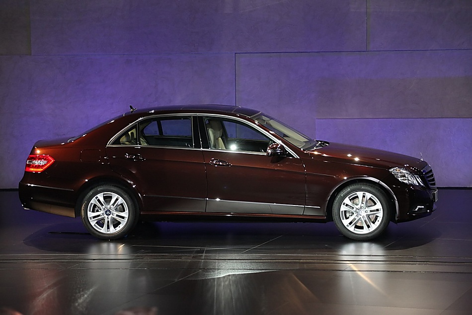 梅赛德斯-奔驰新E系轿车外观