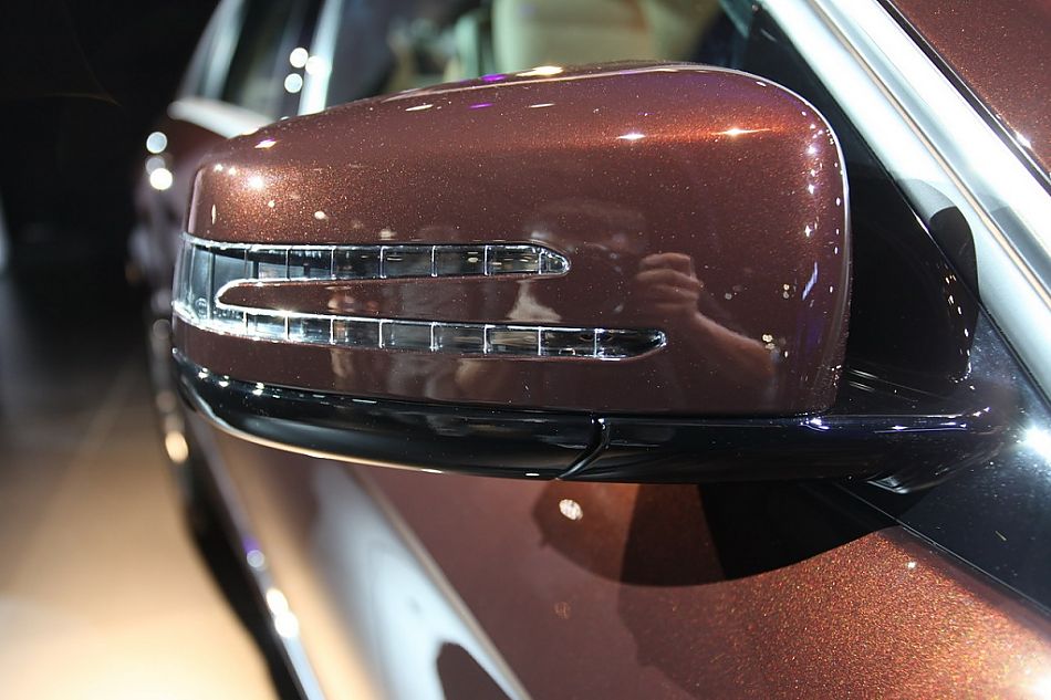 梅赛德斯-奔驰新E系轿车外观