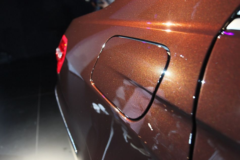 梅赛德斯-奔驰新E系轿车外观