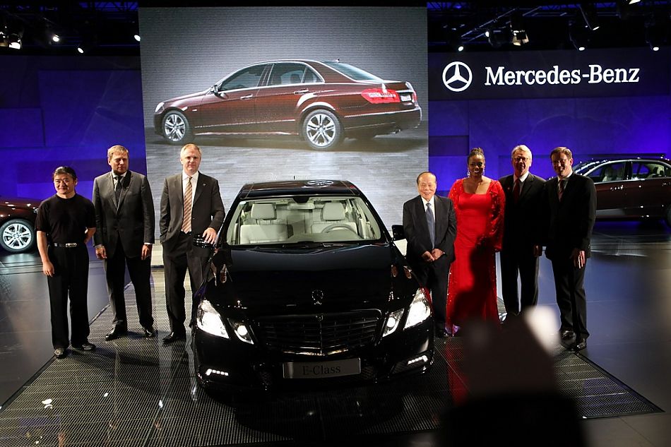 上市现场嘉宾合影