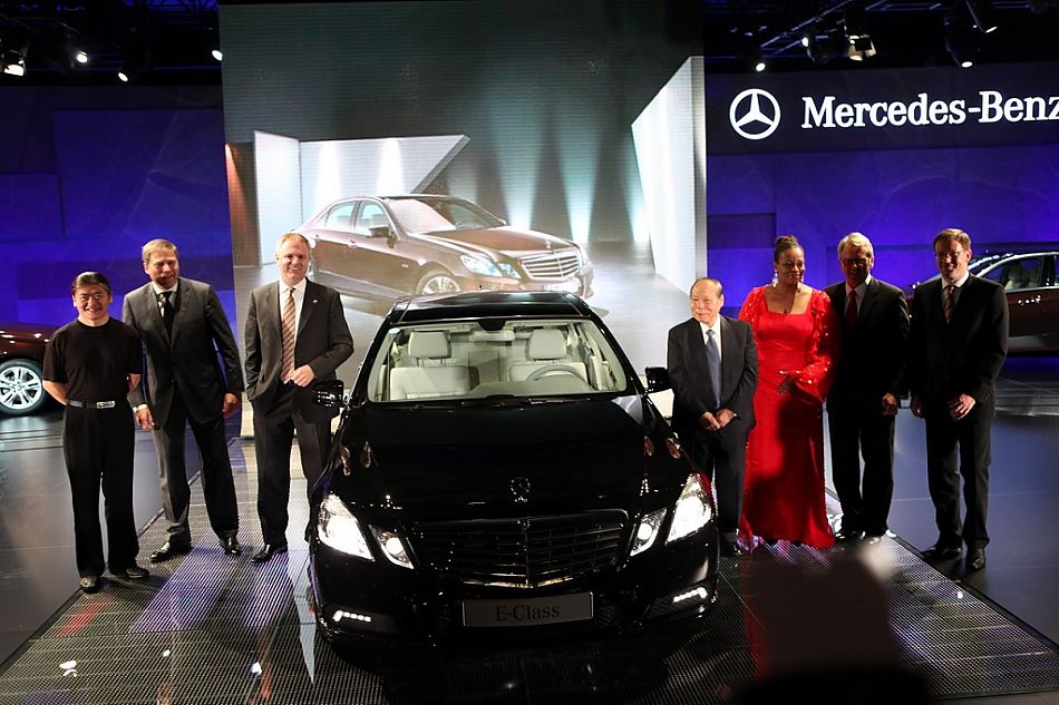 上市现场嘉宾合影