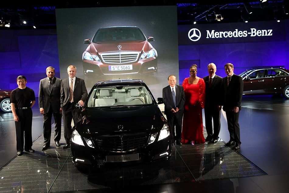 上市现场嘉宾合影