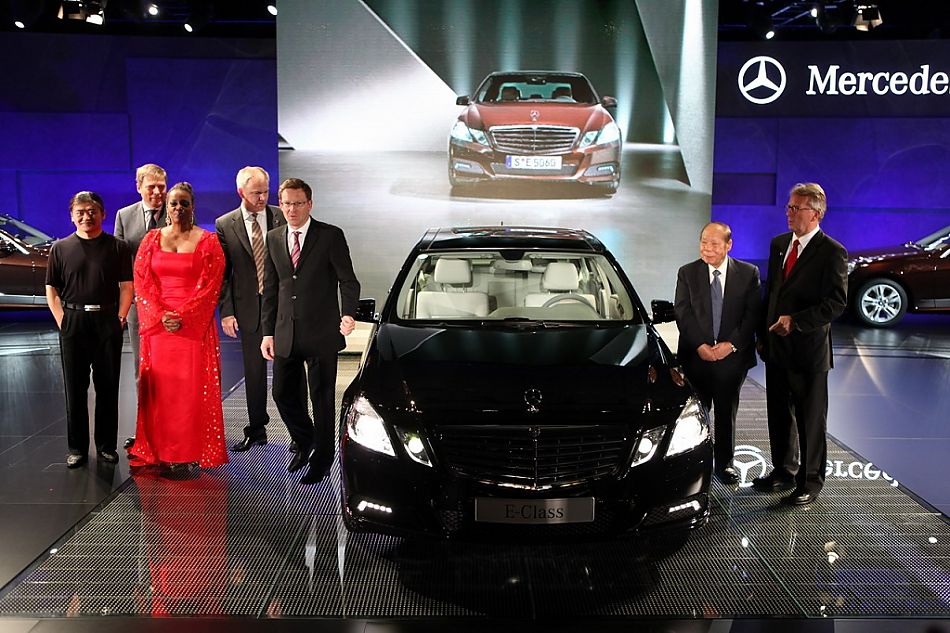 上市现场嘉宾合影