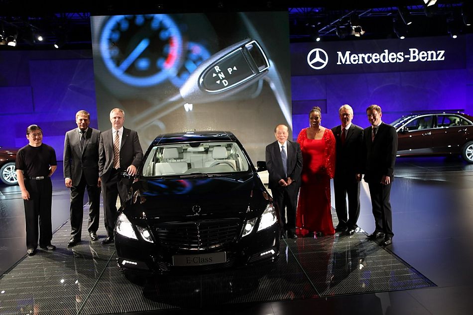 上市现场嘉宾合影