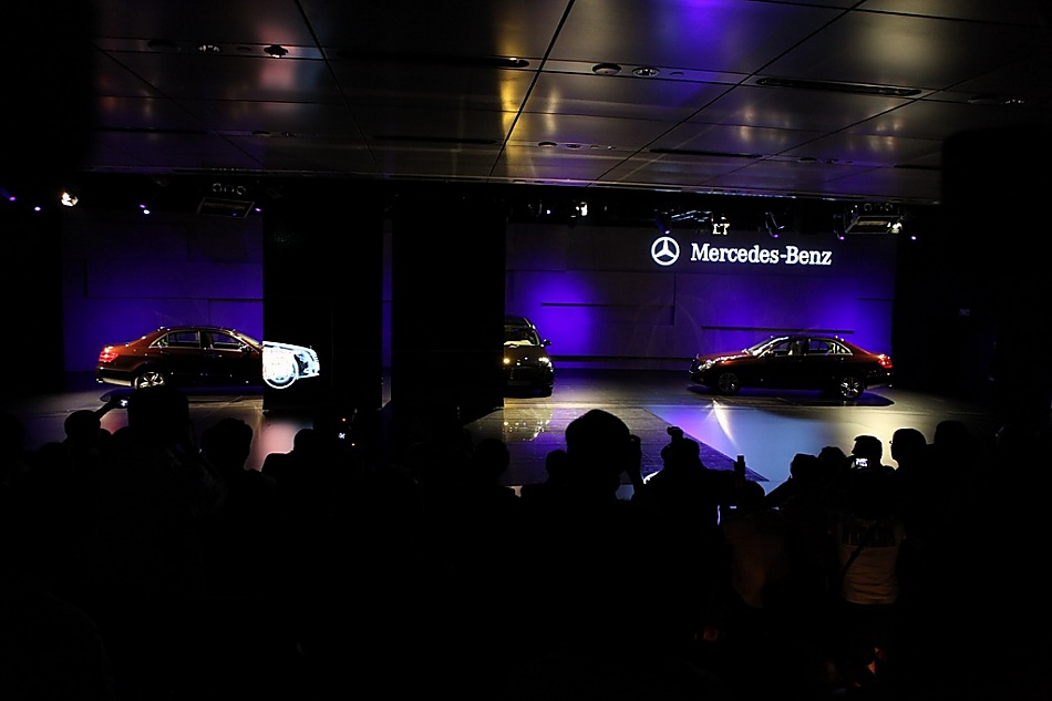 新E级轿车上市现场图