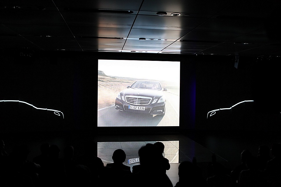 新E级轿车上市现场图