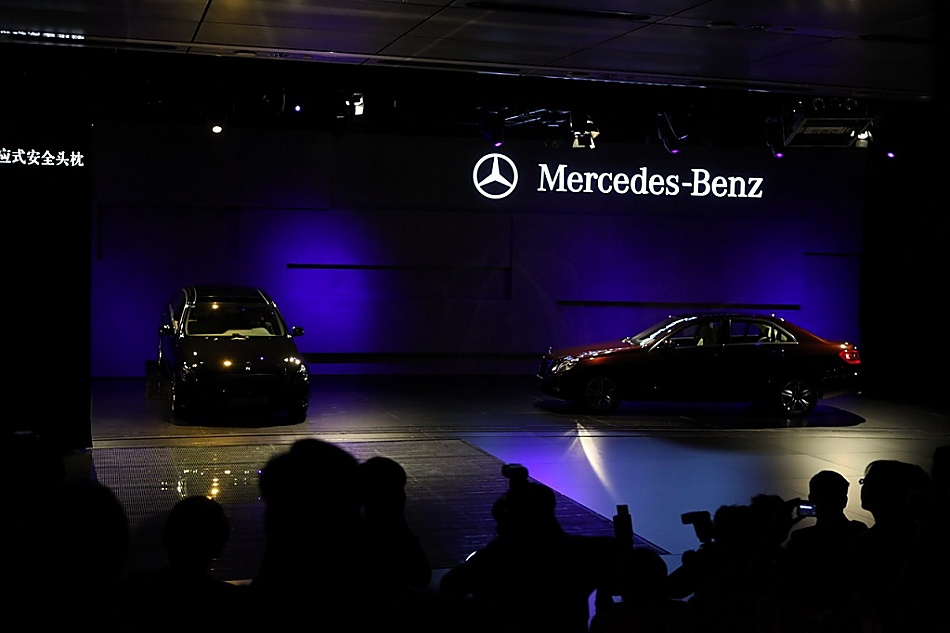 新E级轿车上市现场图