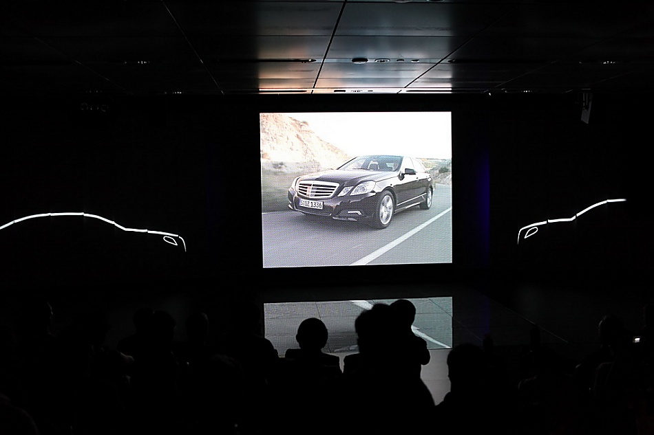 新E级轿车上市现场图