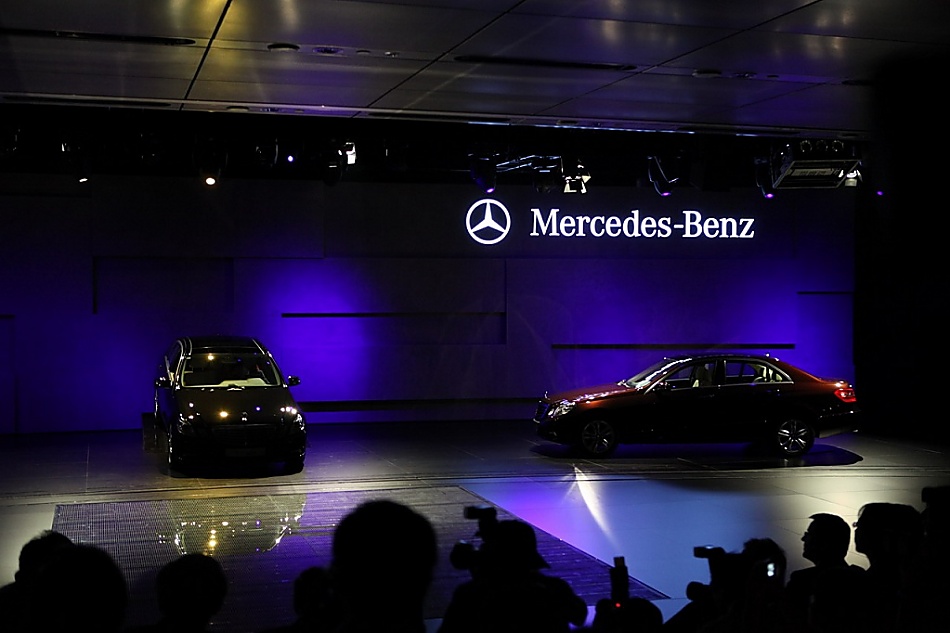 新E级轿车上市现场图