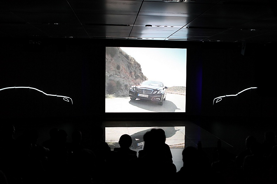 新E级轿车上市现场图