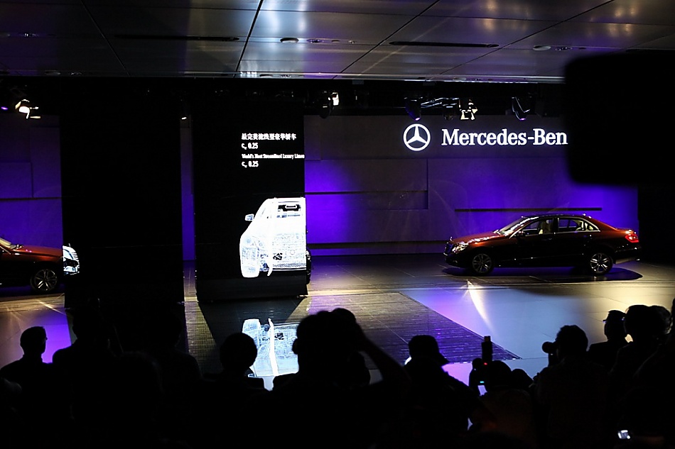 新E级轿车上市现场图