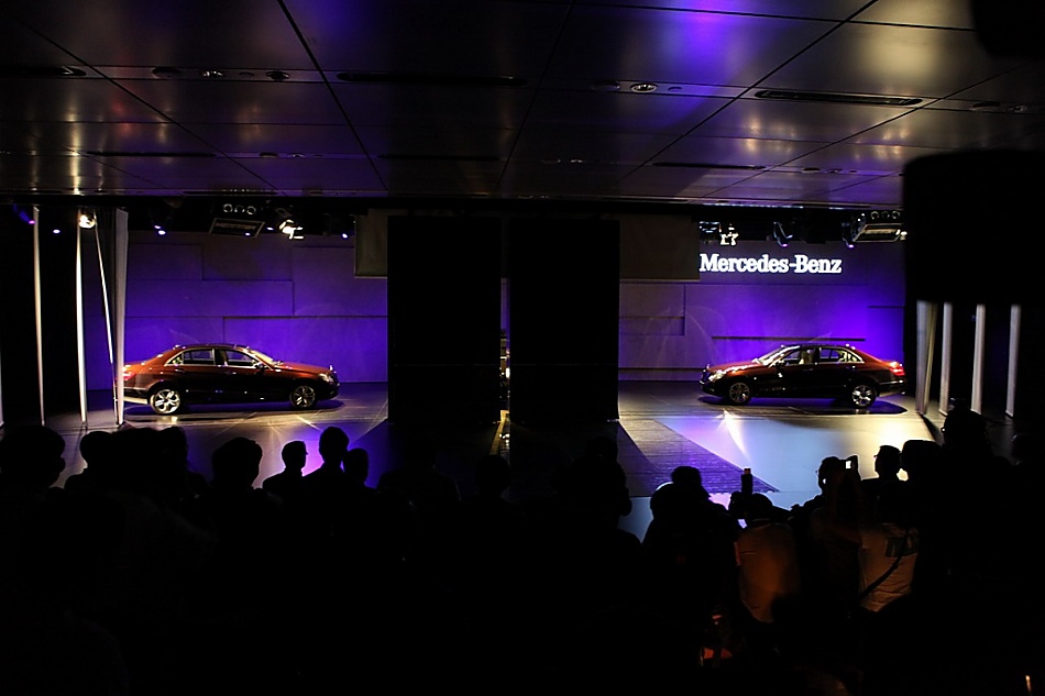 新E级轿车上市现场图