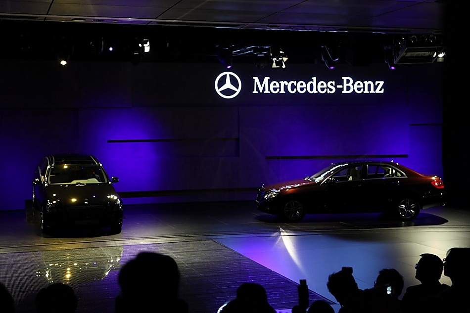 新E级轿车上市现场图