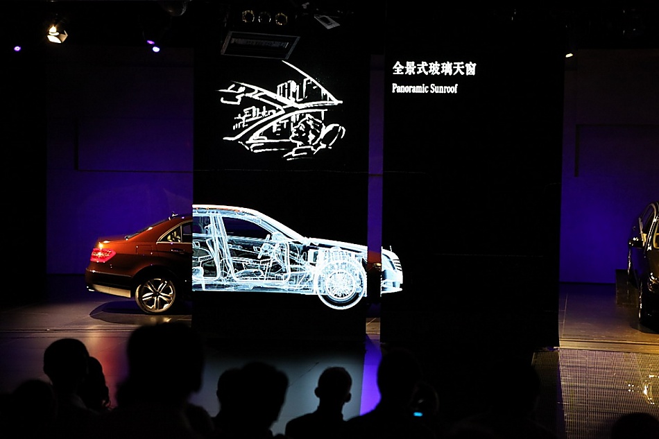 新E级轿车上市现场图