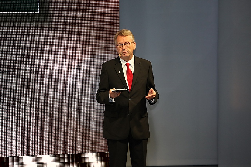 戴姆勒东北亚董事长兼首席执行官华立新先生