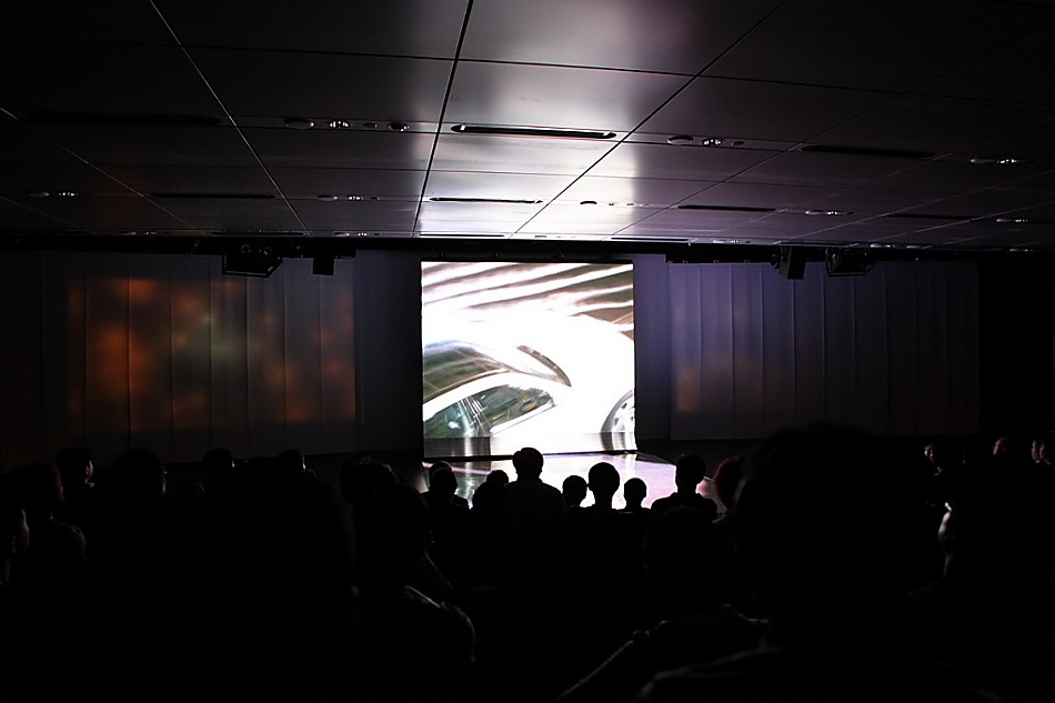 新E级轿车上市现场图