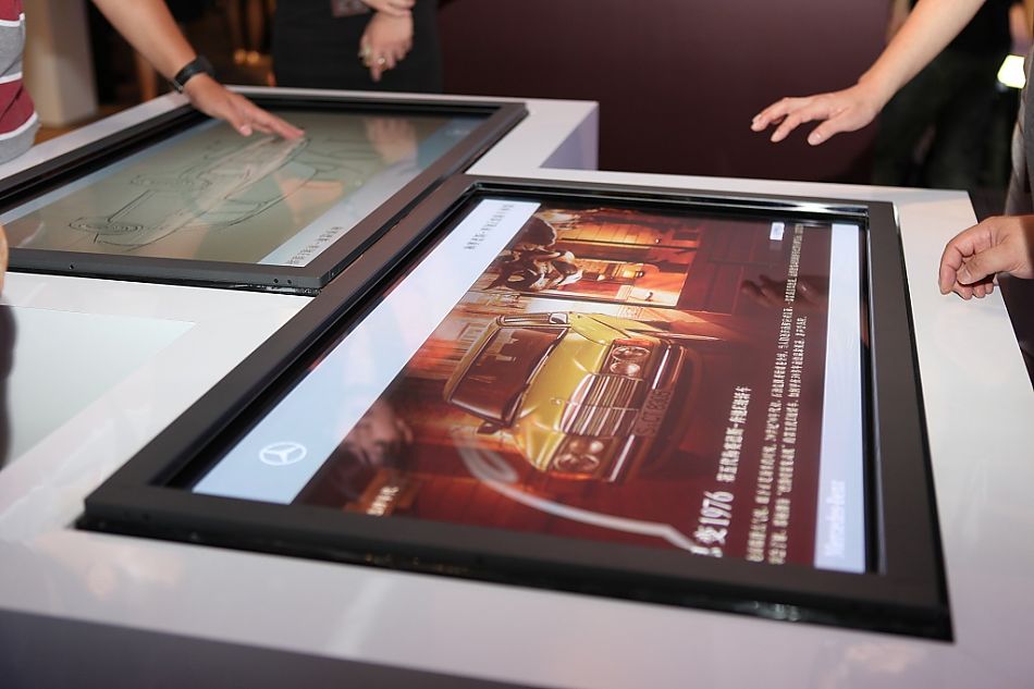 新E级轿车上市现场图