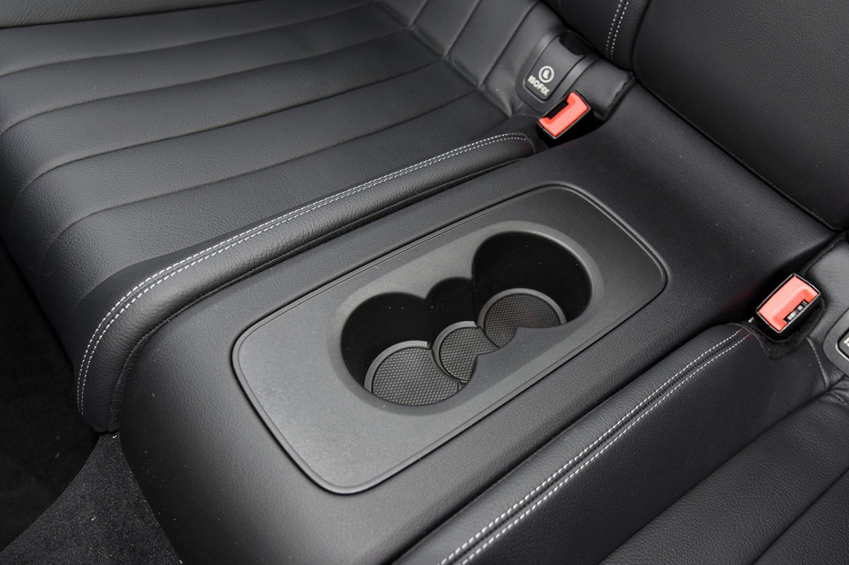 2018款 E 200 4MATIC 轿跑车 座椅空间