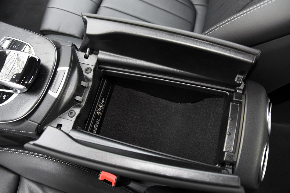 2018款 E 200 4MATIC 轿跑车 座椅空间