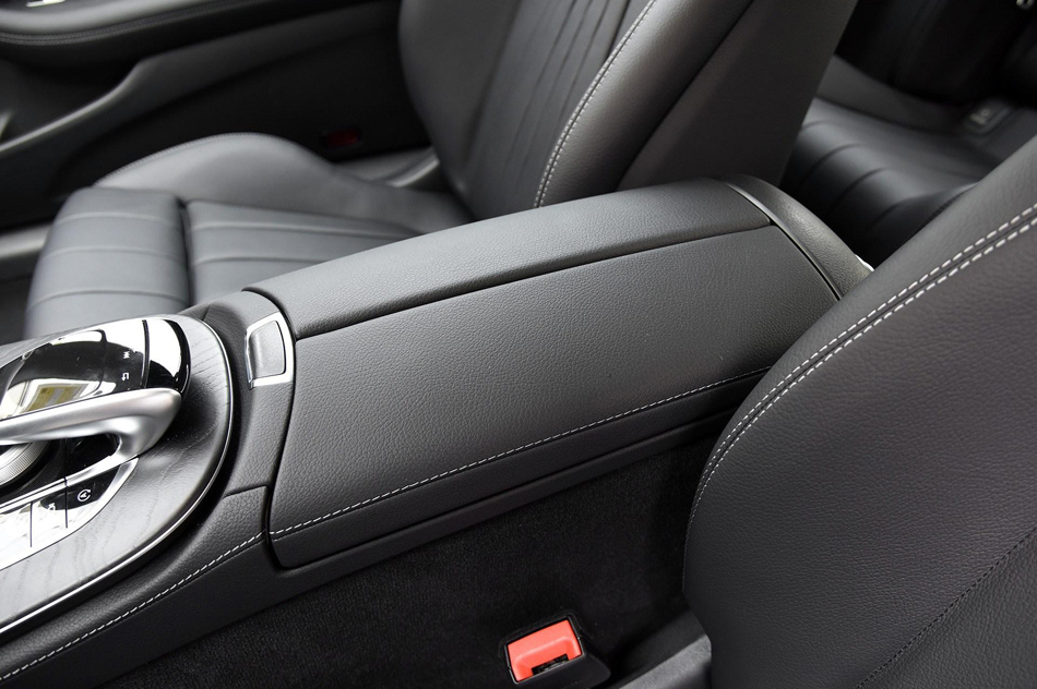2018款 E 200 4MATIC 轿跑车 座椅空间