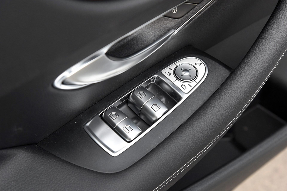 2018款 E 200 4MATIC 轿跑车 座椅空间