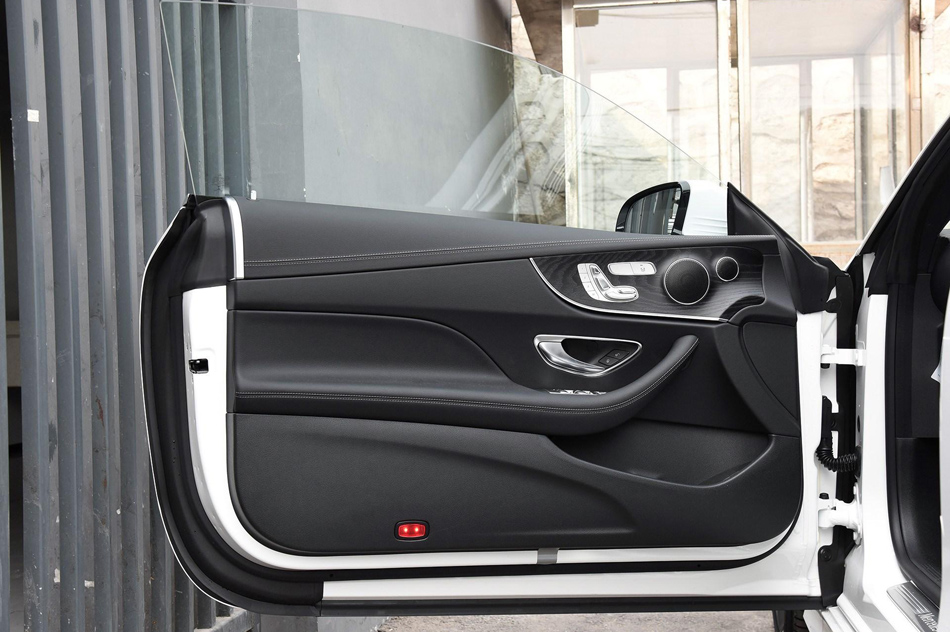 2018款 E 200 4MATIC 轿跑车 座椅空间