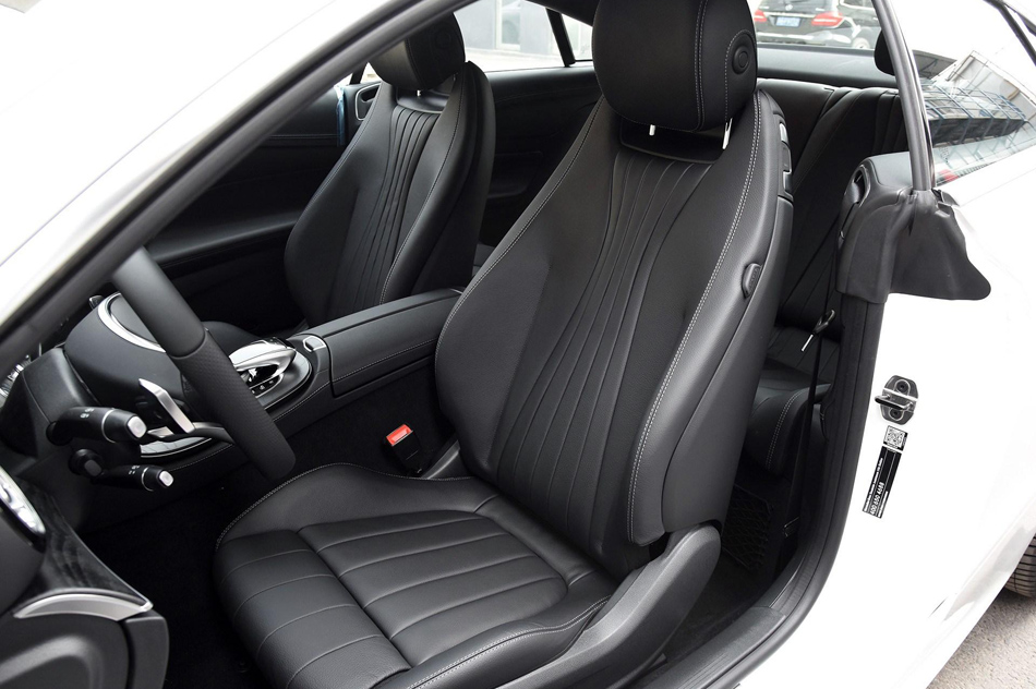 2018款 E 200 4MATIC 轿跑车 座椅空间