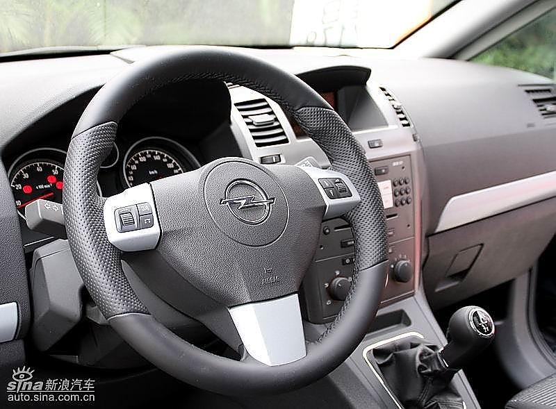 全新赛飞利内饰