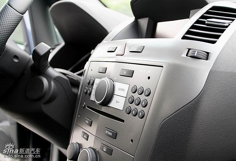 全新赛飞利内饰