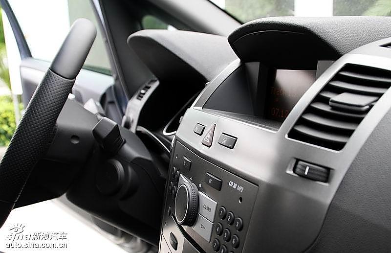 全新赛飞利内饰