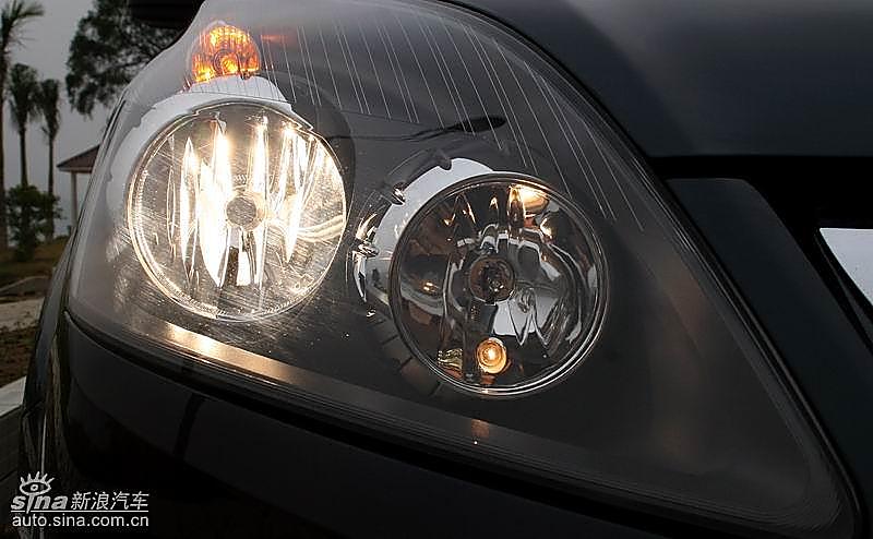 新赛飞利前大灯