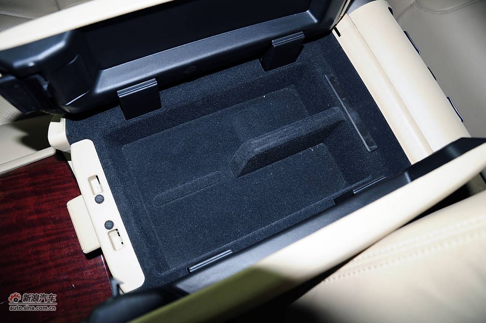 2010款讴歌RL实拍