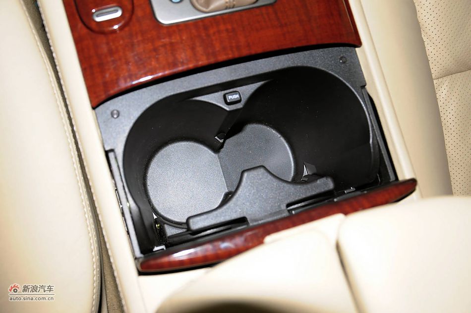 2010款讴歌RL实拍